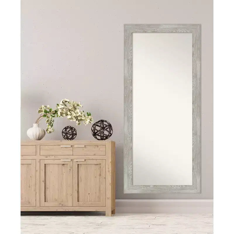 Miroir pleine longueur encadré en bois rustique gris tourterelle, fixation murale / inclinable, 30"×66"