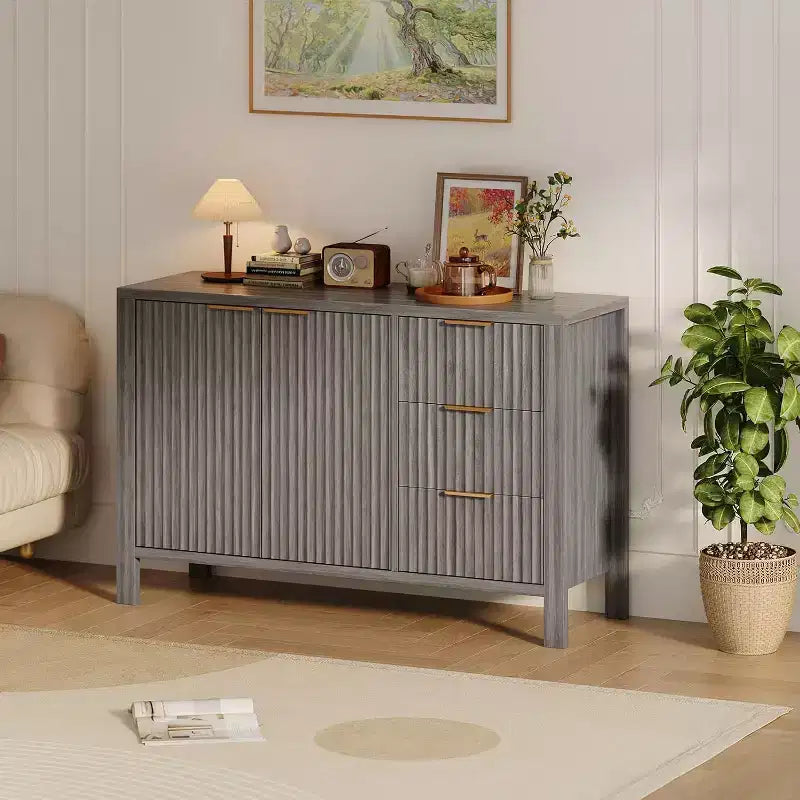 Buffet en chêne / frêne cannelé – 2 portes et 3 tiroirs