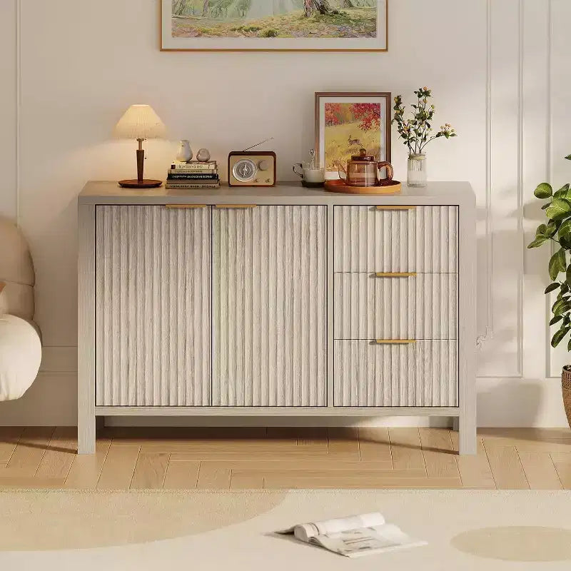 Buffet en chêne / frêne cannelé – 2 portes et 3 tiroirs