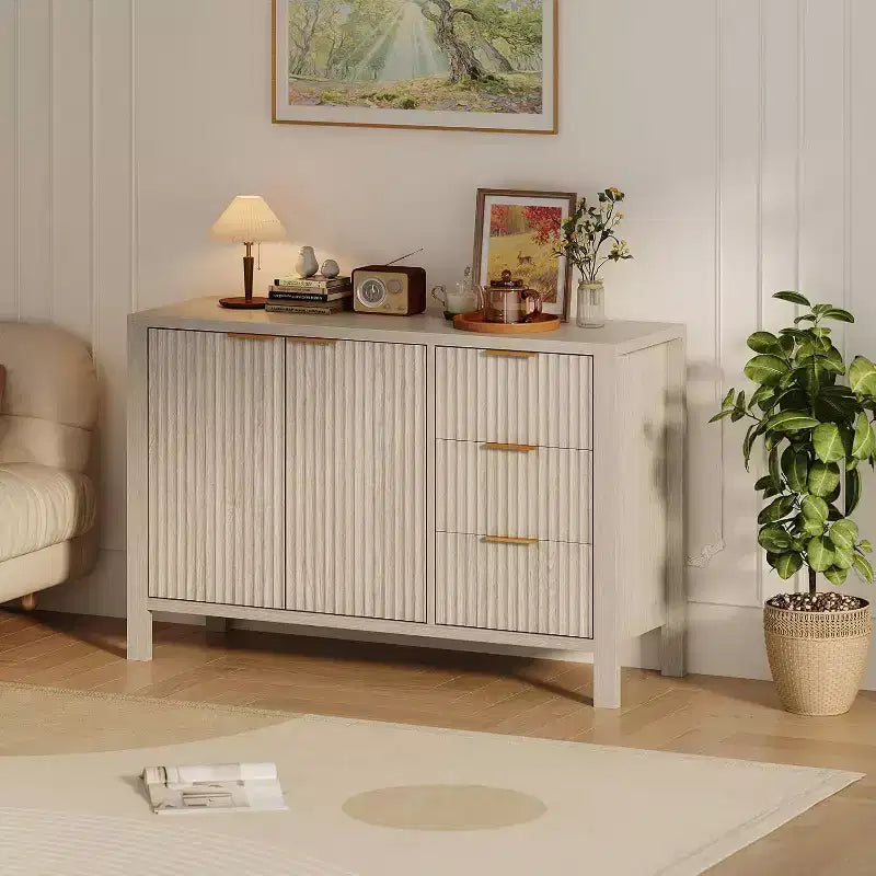 Buffet en chêne / frêne cannelé – 2 portes et 3 tiroirs