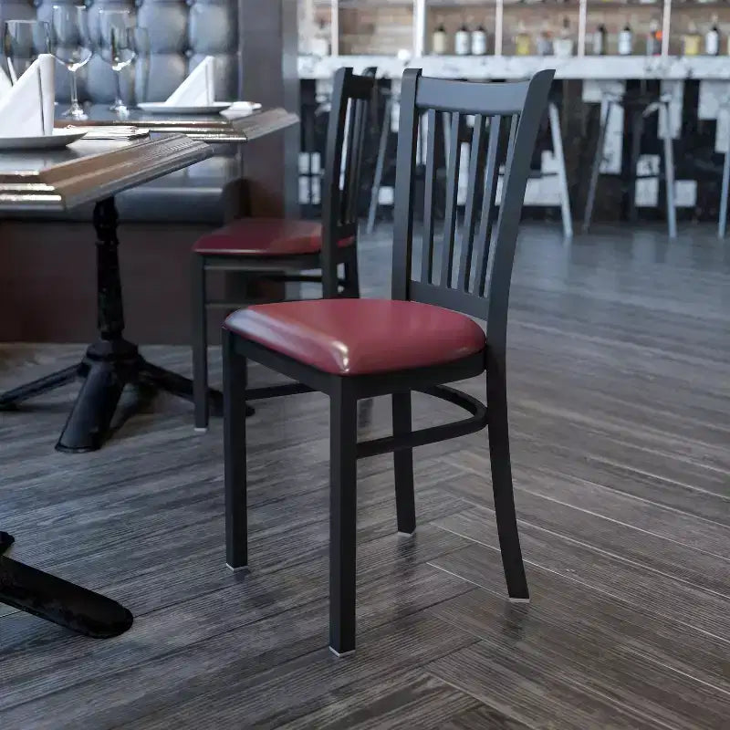 Chaise de salle à manger à dossier vertical avec cadre en métal noir – Assise en vinyle ou en bois, 1 place