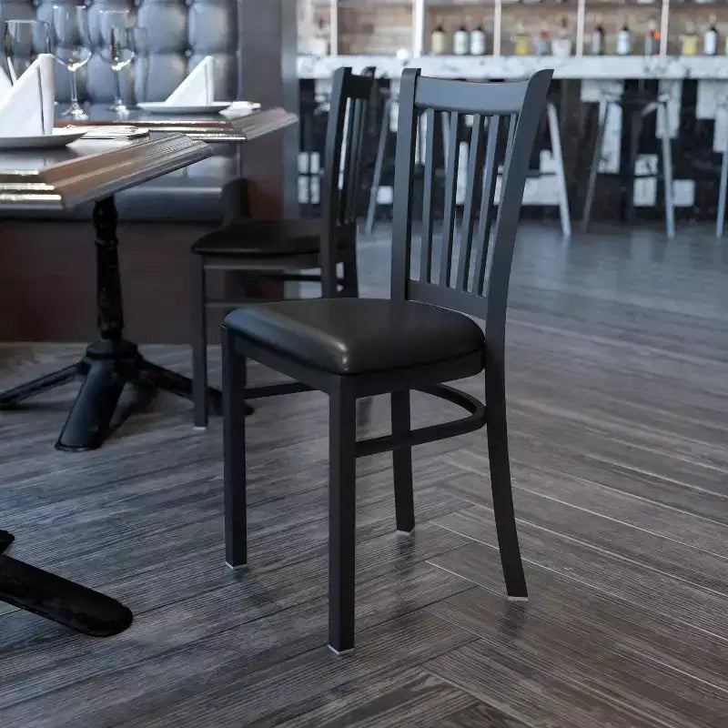 Chaise de salle à manger à dossier vertical avec cadre en métal noir – Assise en vinyle ou en bois, 1 place